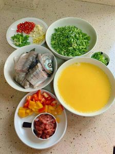 浇汁鱼蓉的做法大全家常_去骨调汁控火候