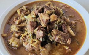 咸鹅炖大白菜的做法_咸鹅肉白菜粉丝煲，家常美味主食