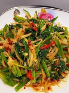 芹菜做小凉菜的做法_爽口又开胃，多种做法超简单！