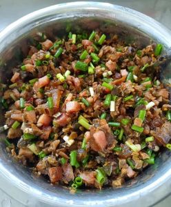 豇豆腊肉包子馅的做法_鲜嫩多汁，肉香豆香浓郁！