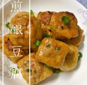 最简单酿豆腐的做法_酿豆腐肉馅香，嫩豆腐煎金黄，砂锅焖出客家味！