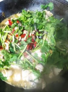 腌制酸鱼怎么炒才不咸_脱盐去腥炒酸鱼，简单又美味！