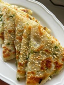 油烙馍的家常做法做法_面揉透，油酥香，火候准，外脆里软！