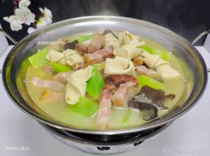 咸肉莴笋汤的家常做法_咸肉莴笋汤家常做法，鲜美暖心，简单易学！