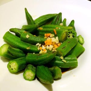 炒秋葵用焯水吗_秋葵焯水更脆，素炒香辣虾仁炒做法分享