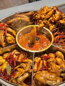 每个城市的美食特色_品尝各地美食，感受城市味道与情感