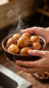 卤鸡蛋的做法_家常卤鸡蛋，土鸡蛋下锅，入味流油！