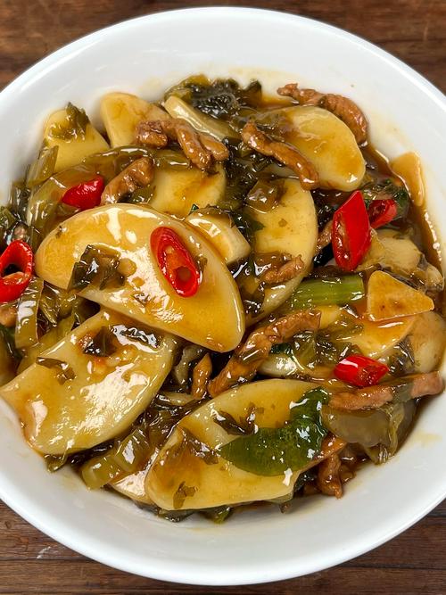 青菜肉丝炒年糕的做法_泡软年糕炒肉丝青菜，家常红烧味美可口