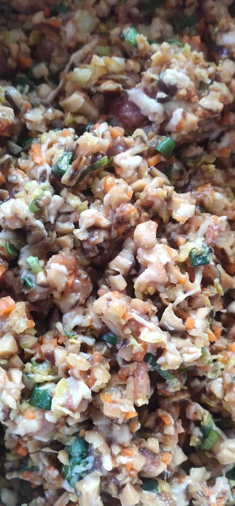 香菇猪肉馅饺子的做法_香菇猪肉饺子，鲜香多汁，家常美味！