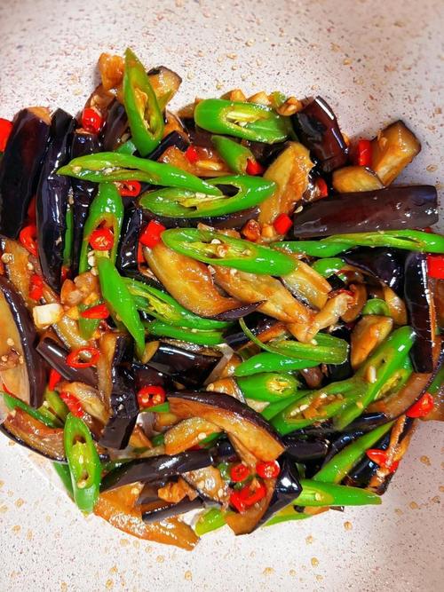 炒茄子最基本做法_家常炒茄子，选对茄子，入味不油腻