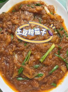 土豆炖茄子的做法_家常美味，简单易做！