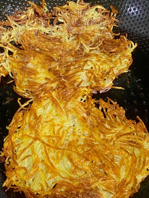 煎土豆丝饼的做法图解_家常土豆丝饼，金黄酥脆，美味简单！