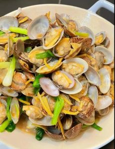 辣炒花蛤的做法_花蛤去沙炒着吃，香辣鲜美做法