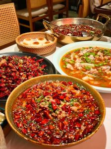 四川菜有哪些经典口味_麻婆豆腐回锅肉水煮鱼等，麻辣鲜香！