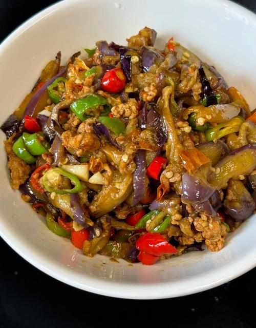 肉炒茄子的家常做法_肉炒茄子香，清炒茄子爽
