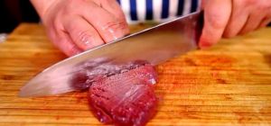 猪腰怎样去除尿骚味_去除猪腰尿骚味，关键去膜除筋，盐水搓洗，啤酒浸泡！