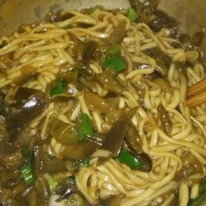 茄丝面条的做法_家常茄丝面条，清爽解暑，营养美味！