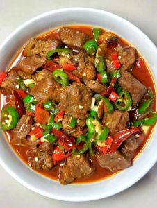 红烧牛肉不辣怎么做_选对部位，冷水焯肉，慢炖软烂