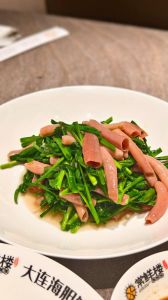 韭菜炒海肠的做法_韭菜炒海肠，鲜香脆嫩家常味