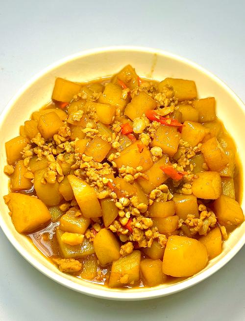 土豆烧肉的做法_番茄土豆烧肉，酸甜可口，做法简单易学