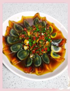凉拌皮蛋肠的做法_家常凉拌皮蛋肠，简单美味易制作
