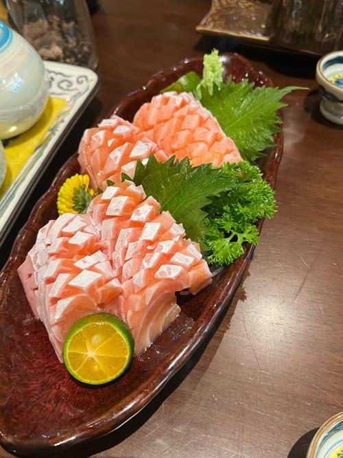 三文鱼鱼腩是中段吗_三文鱼腩与中段区别，口感营养看这里！