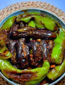 酱茄子的做法_软糯香浓，下饭神器