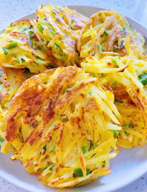 土豆丝饼家常做法_香煎土豆饼，盐胡椒灵魂，健康美味！