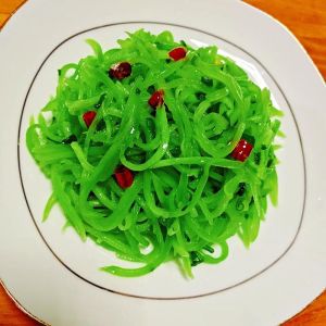 葱油的做法大全_吸干葱水控油温，葱油拌面做饼香