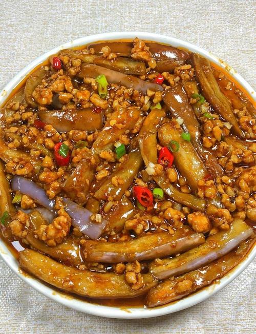 炒茄子丁的家常做法简单_家常茄子丁，蒜香下饭，做法简单！