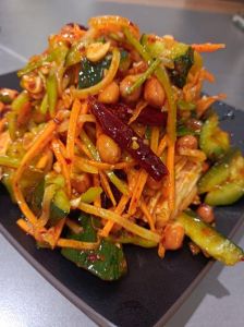 拌花菜的做法_东北烧烤拌花菜，酸甜辣美味营养