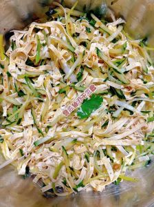 凉菜黄瓜和干豆腐怎么切丝_黄瓜豆腐丝，清爽开胃的夏日凉拌菜