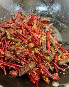 冷吃牛肉的做法_五香油炒牛肉丝，麻辣过瘾，冷吃绝配醋泡菜！