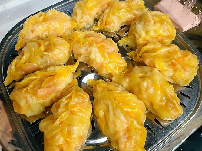 红萝卜虾仁饺的做法_简单美味的家常美味