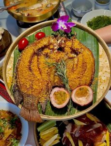 海南十大名菜第一名_文昌鸡椰子鸡牛尾煲鲜鱼煲咖喱牛肉