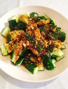 拍黄瓜的做法_夏日清爽凉菜，简单开胃解腻！