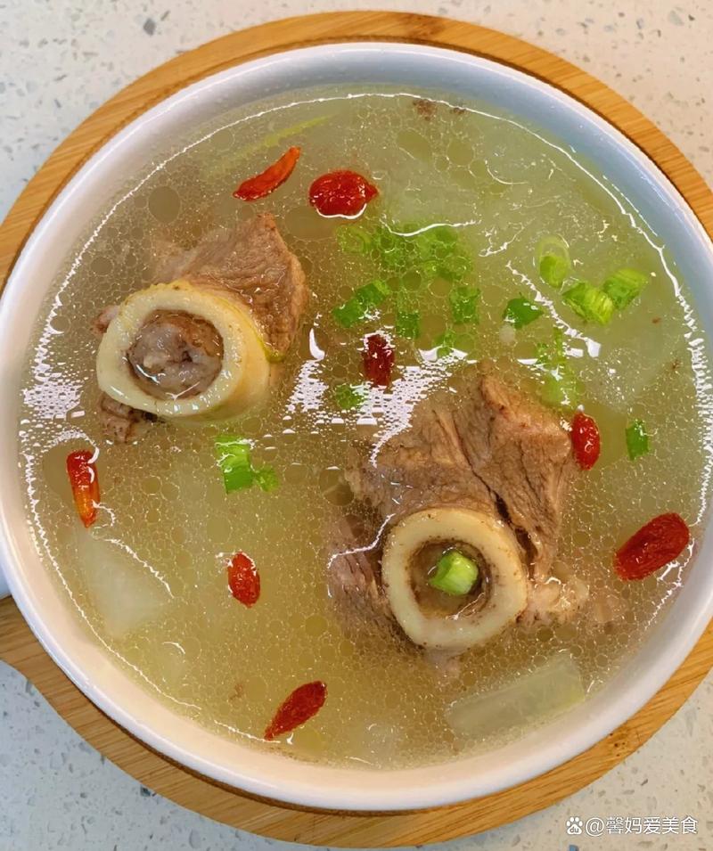 大骨汤的做法_熬大骨汤去腥技巧，鲜美营养