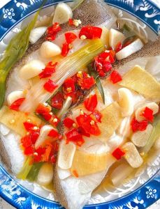 比目鱼的做法_清蒸比目鱼鲜嫩低脂