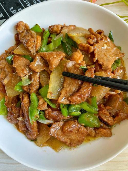 冬瓜炒肉丝的做法_老阿姨送冬瓜，邻里温情暖冬日，冬瓜做法学起来！