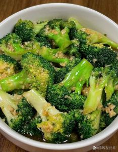 西兰花蒸10分钟能熟吗_蒸西兰花5-7分钟，爽脆可口营养高！