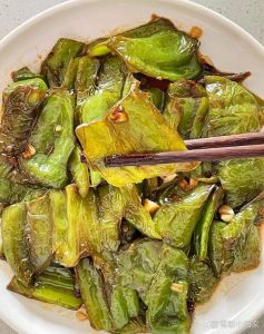 青椒太辣了怎么去辣味_籽膜醋热炒牛奶来帮忙