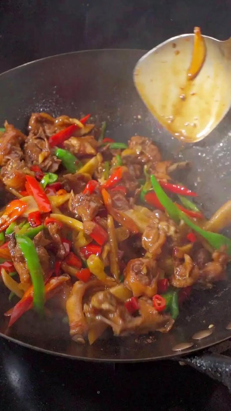 子姜炒鸭肉的做法_香辣脆嫩家常味