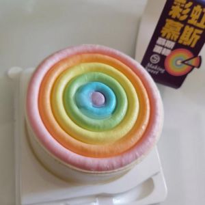 彩虹蛋糕的做法_宝宝生日彩虹蛋糕，色彩鲜艳，制作简单，充满爱意