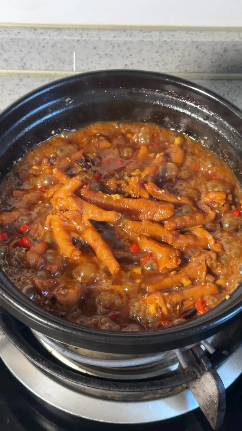 红烧脱骨凤爪的做法_软烂入味，火候是关键！