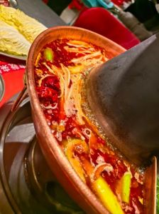 吃涮羊肉是为了纪念谁_元朝起源，北方美食，文化与创新的交融