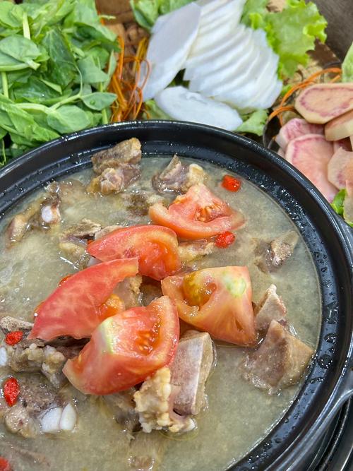 腊排骨炖萝卜的做法_排骨萝卜家常菜，炖烂拌饭香！