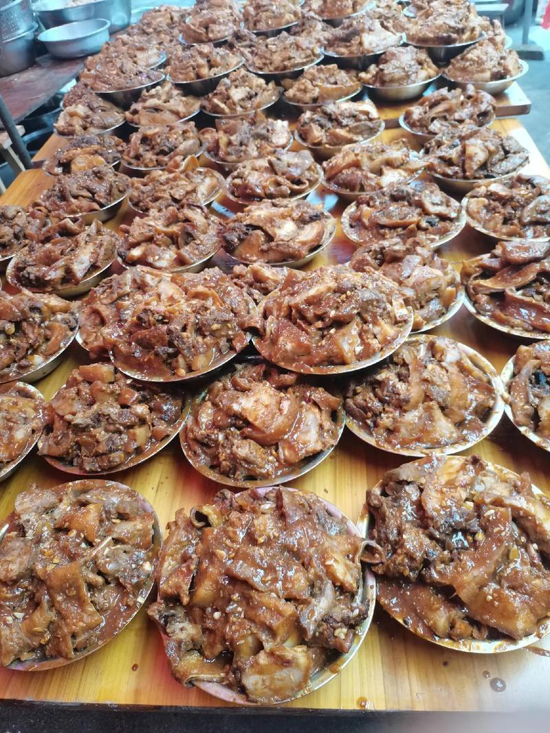 陆川县十大特色美食_猪脚粉牛杂芋头等小吃，香脆回甜，美味可口！