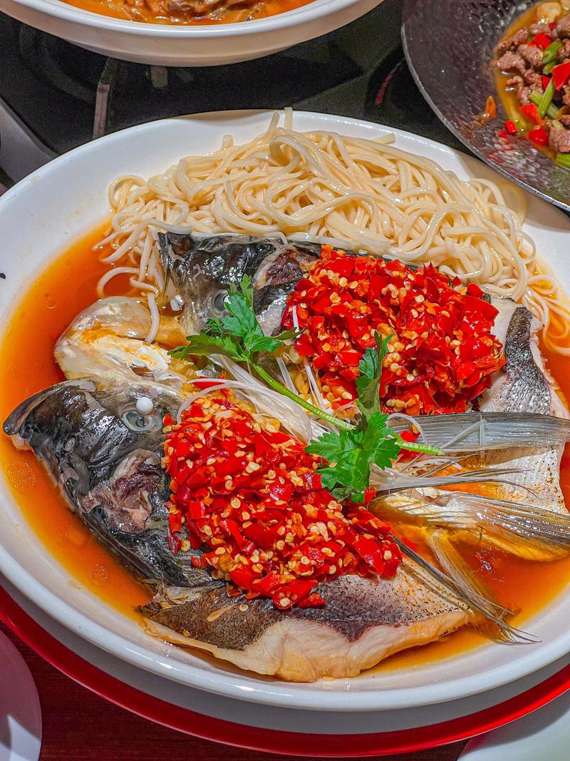湖南十大特色美食_剁椒鱼头辣椒炒肉永州血鸭