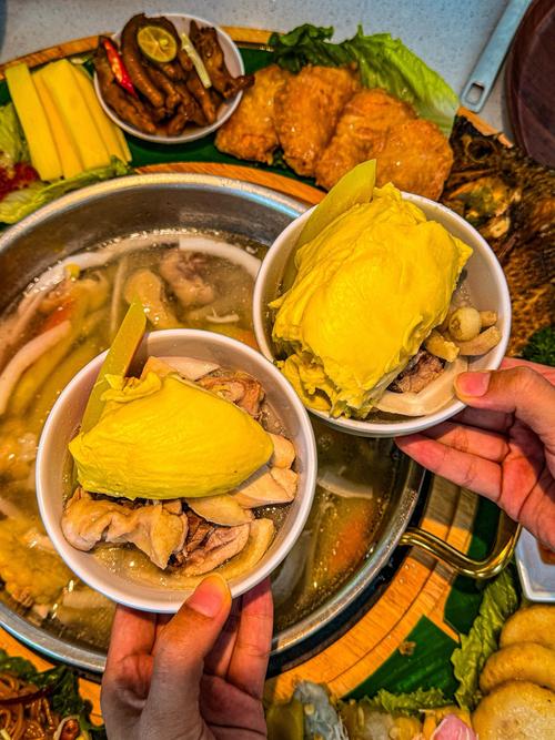 那海南十大名菜是什么呢_文昌鸡等名菜，本地食材，鲜香滋补！