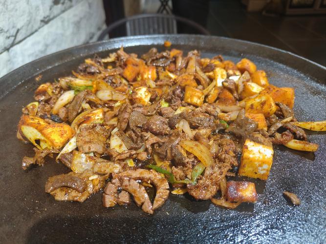 甘肃最出名的美食_牛肉面牛大碗羊羔肉，黄河风味，甘肃骄傲！